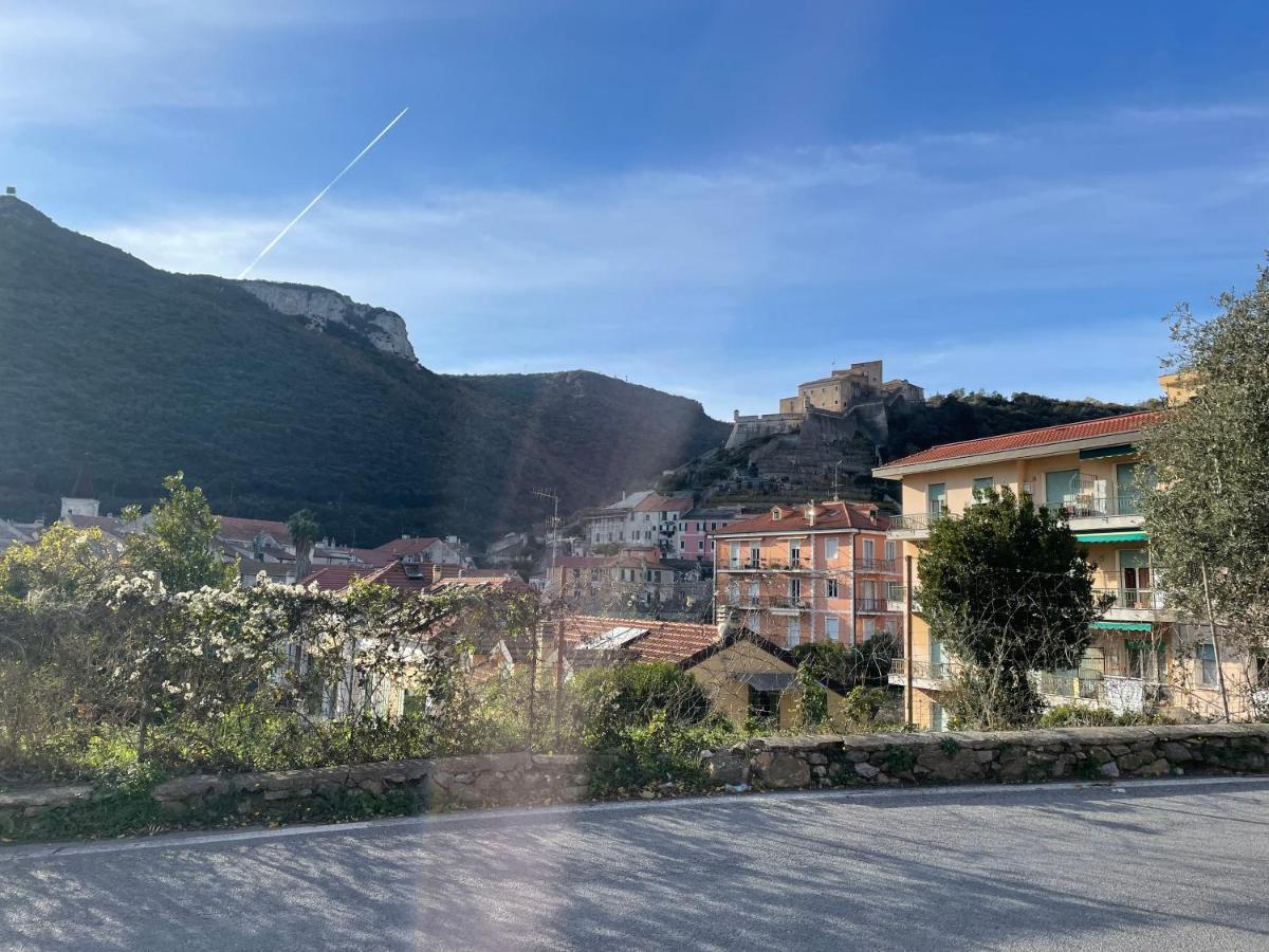Bike & Sea Under Castle Dreams At Finalborgo Appartement Finale Ligure Buitenkant foto